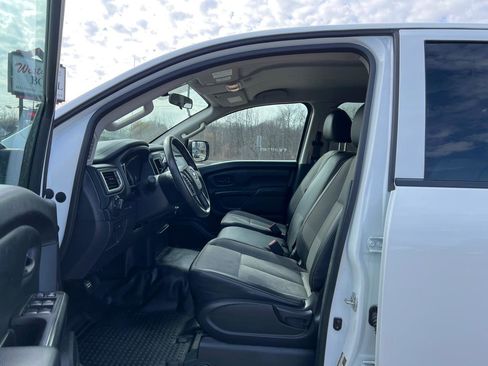 Used 2019 Nissan Titan S image 14