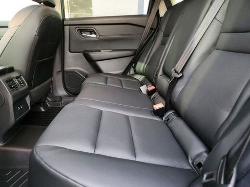 Used 2025 Nissan Rogue SV w/ SV Premium Package image 16