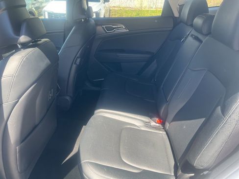 Certified 2023 Kia Sportage EX FWD image 8