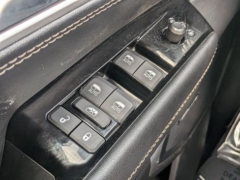 Used 2024 Jeep Wagoneer Series II w/ Flexible Seating Group AWD/4WD image 24