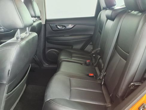 Used 2019 Nissan Rogue SL AWD/4WD image 11