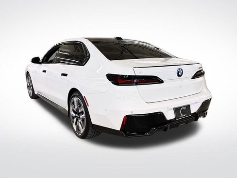 Used 2024 BMW i7 xDrive60 AWD/4WD image 3