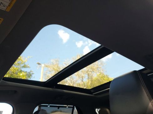 Used 2022 Ford Explorer Limited w/ Equipment Group 301A image 22