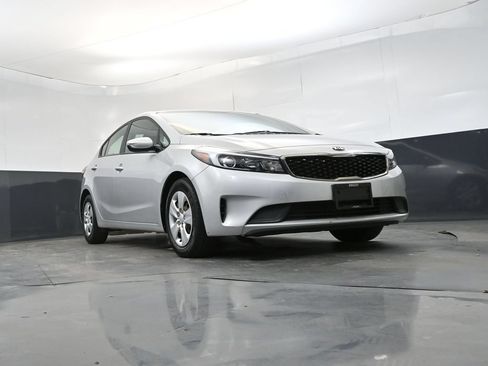 Used 2017 Kia Forte LX FWD image 25