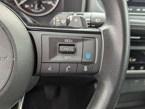 Used 2023 Nissan Rogue SV image 28