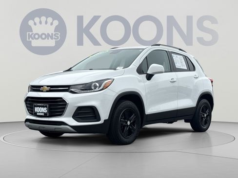 Used 2022 Chevrolet Trax LT w/ LT Convenience Package AWD/4WD image 1