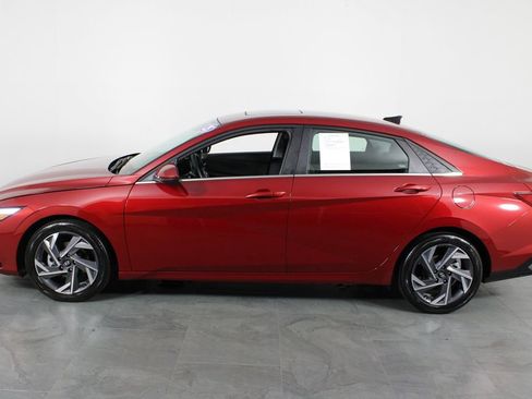 Certified 2025 Hyundai Elantra SEL image 10