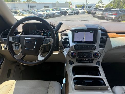 Used 2019 GMC Yukon Denali w/ Denali Ultimate Package AWD/4WD image 9