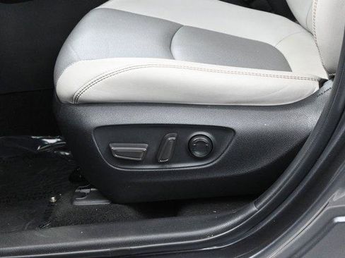 Used 2022 Toyota RAV4 Limited AWD/4WD image 12