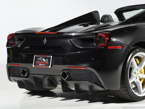 Used 2016 Ferrari 488 Spider RWD image 20