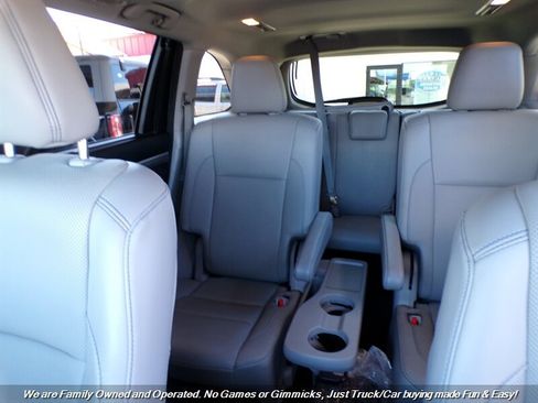 Used 2018 Toyota Highlander Limited FWD image 28