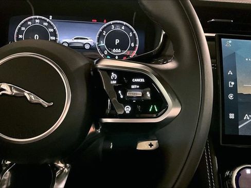 Certified 2025 Jaguar F-PACE R-Dynamic S image 21