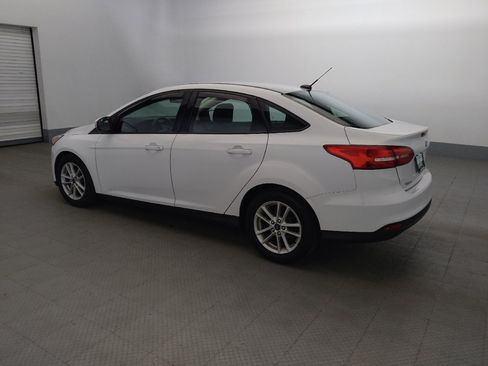 Used 2017 Ford Focus SE w/ Cold Weather Package FWD image 3