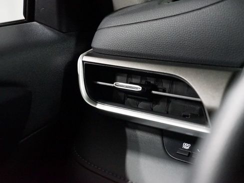Used 2023 Toyota Highlander L FWD image 24