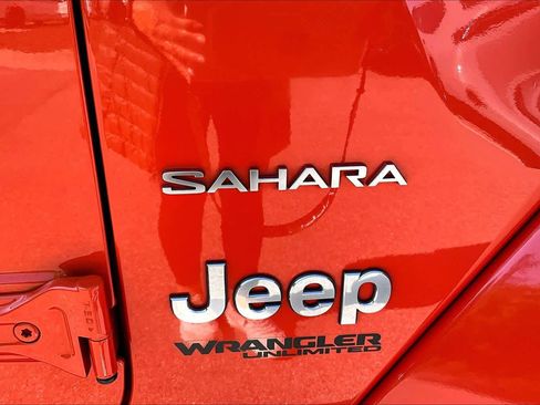Used 2020 Jeep Wrangler Unlimited Sahara AWD/4WD image 33
