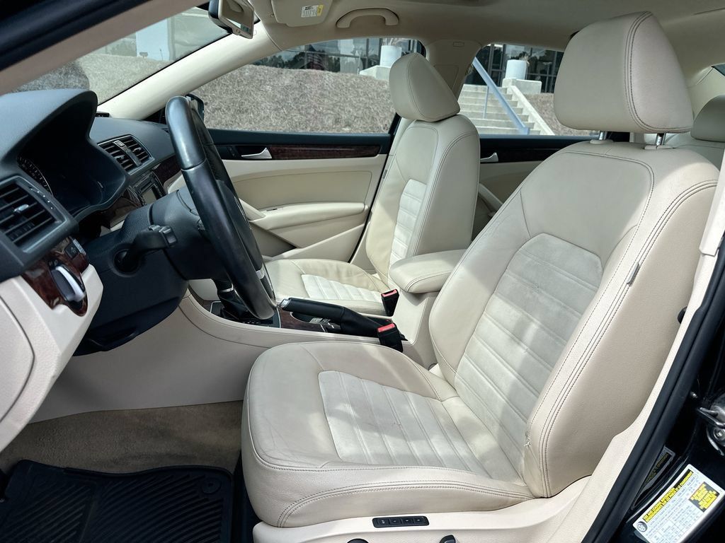 Used 2013 Volkswagen Passat TDI SEL Premium FWD image 8