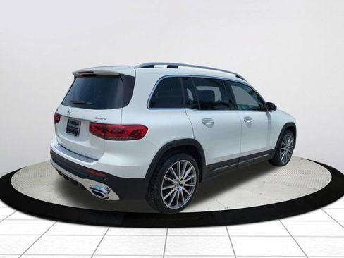 Used 2021 Mercedes-Benz GLB 250 4MATIC image 3