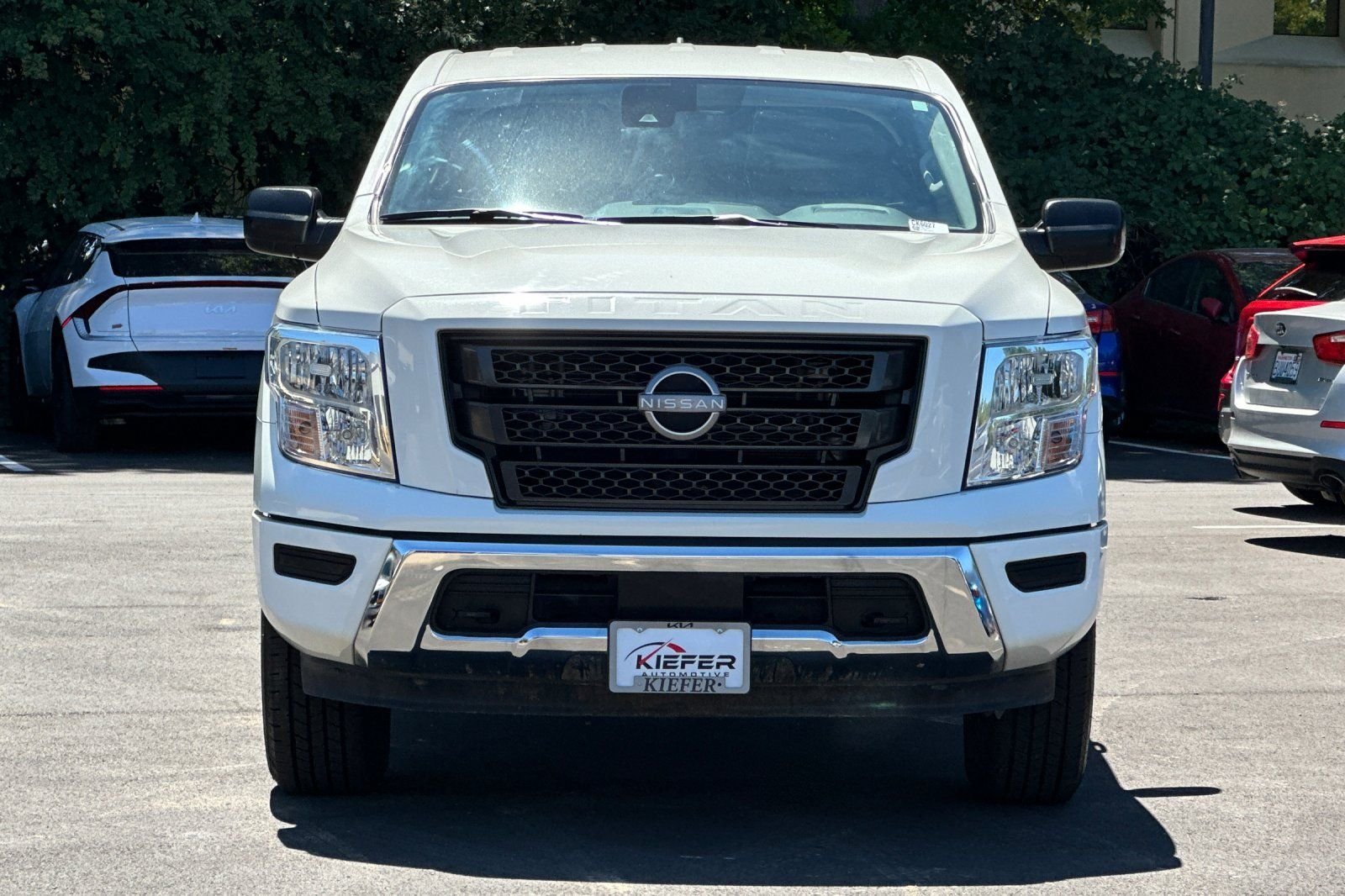 Used 2023 Nissan Titan SV AWD/4WD image 9