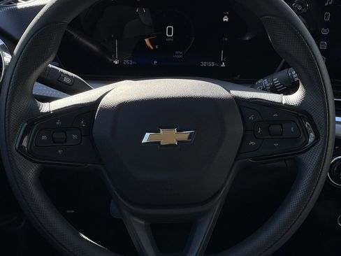 Certified 2025 Chevrolet Trax LT image 12