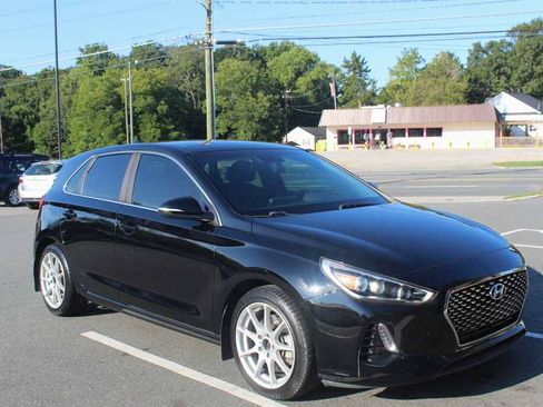 Used 2018 Hyundai Elantra GT Sport FWD image 2