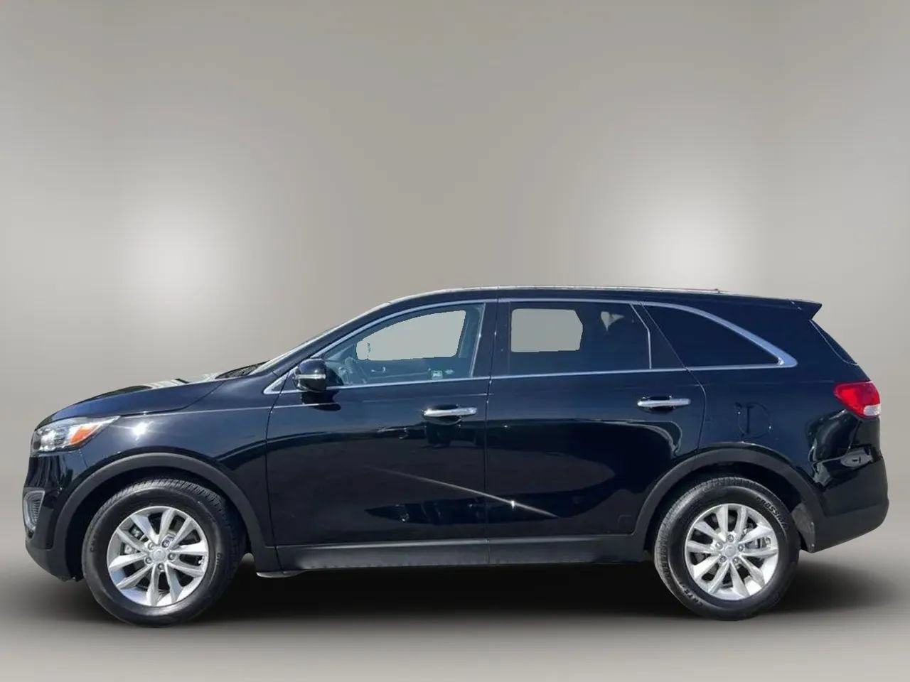Used 2016 Kia Sorento L FWD image 4