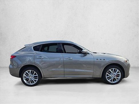 Used 2019 Maserati Levante GranLusso AWD/4WD image 4