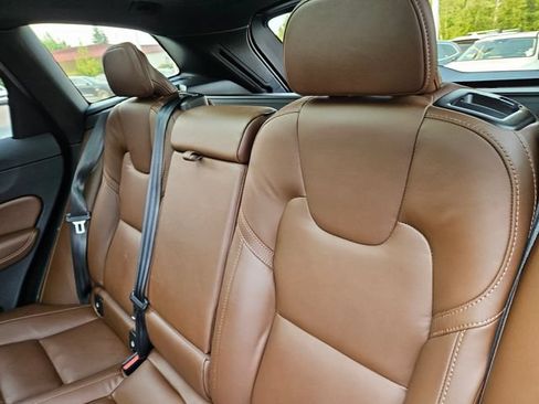 Certified 2024 Volvo XC60 T8 Ultimate w/ Climate Package AWD/4WD image 15