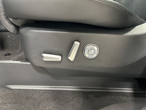 New 2026 Lincoln Navigator Reserve AWD/4WD image 11