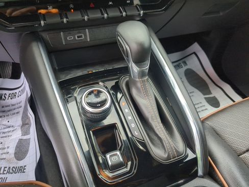 Used 2023 GMC Canyon AT4 w/ AT4 Premium Package image 24