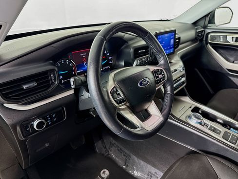 Used 2023 Ford Explorer XLT RWD image 8
