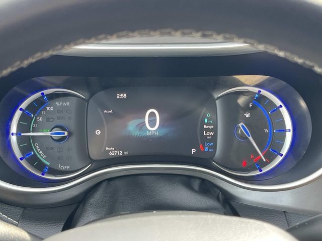 Used 2023 Chrysler Pacifica Touring-L FWD image 37