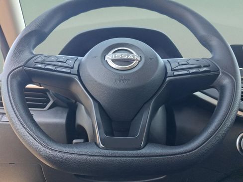 Used 2024 Nissan Altima 2.5 S FWD image 11