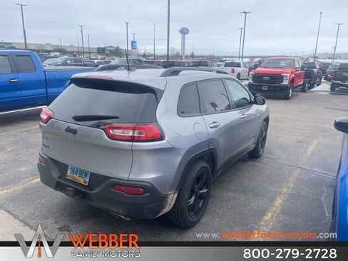 Used 2016 Jeep Cherokee Latitude w/ Cold Weather Group image 5