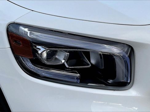 Used 2021 Mercedes-Benz GLB 250 4MATIC image 31