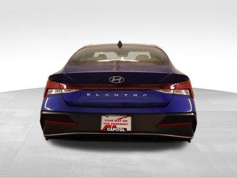 Used 2025 Hyundai Elantra SEL FWD image 3