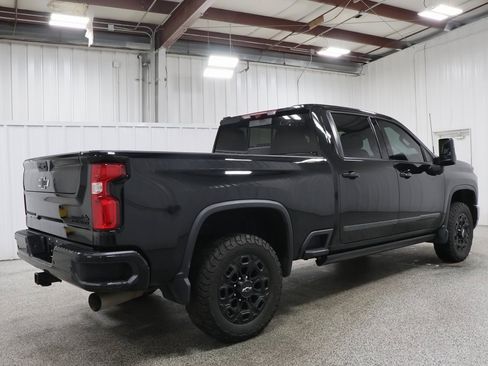Used 2024 Chevrolet Silverado 2500 High Country w/ High Country Premium Package image 6