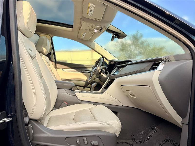 Used 2017 Cadillac XT5 Luxury w/ Driver Awareness Package FWD image 13
