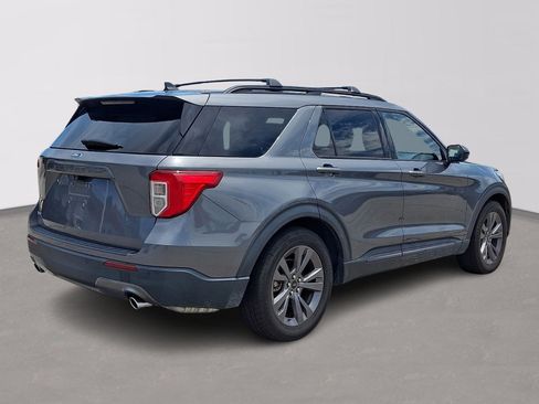 Certified 2022 Ford Explorer XLT w/ Equipment Group 202A RWD image 6
