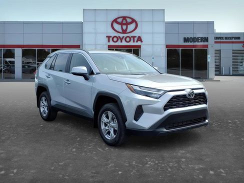 Used 2025 Toyota RAV4 XLE image 8