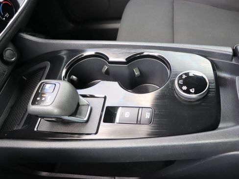 Used 2024 Nissan Rogue S AWD/4WD image 40