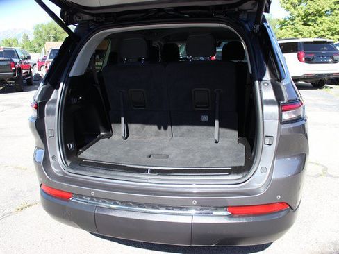 Used 2022 Jeep Grand Cherokee L Laredo w/ Luxury Tech Group I AWD/4WD image 12