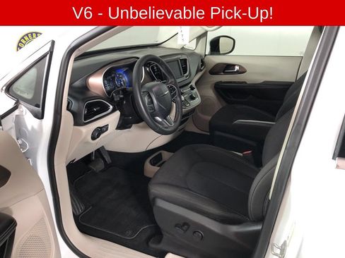 Used 2023 Chrysler Voyager LX FWD image 8