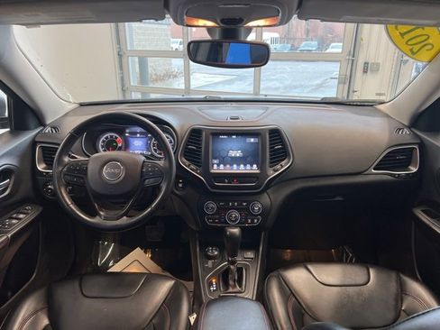 Used 2019 Jeep Cherokee Trailhawk w/ Cold Weather Group image 18