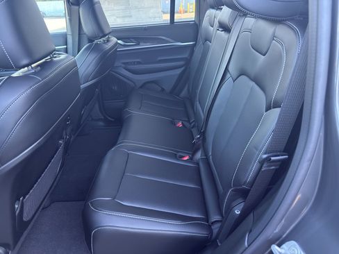 New 2025 Jeep Grand Cherokee Limited w/ Luxury Tech Group II image 13