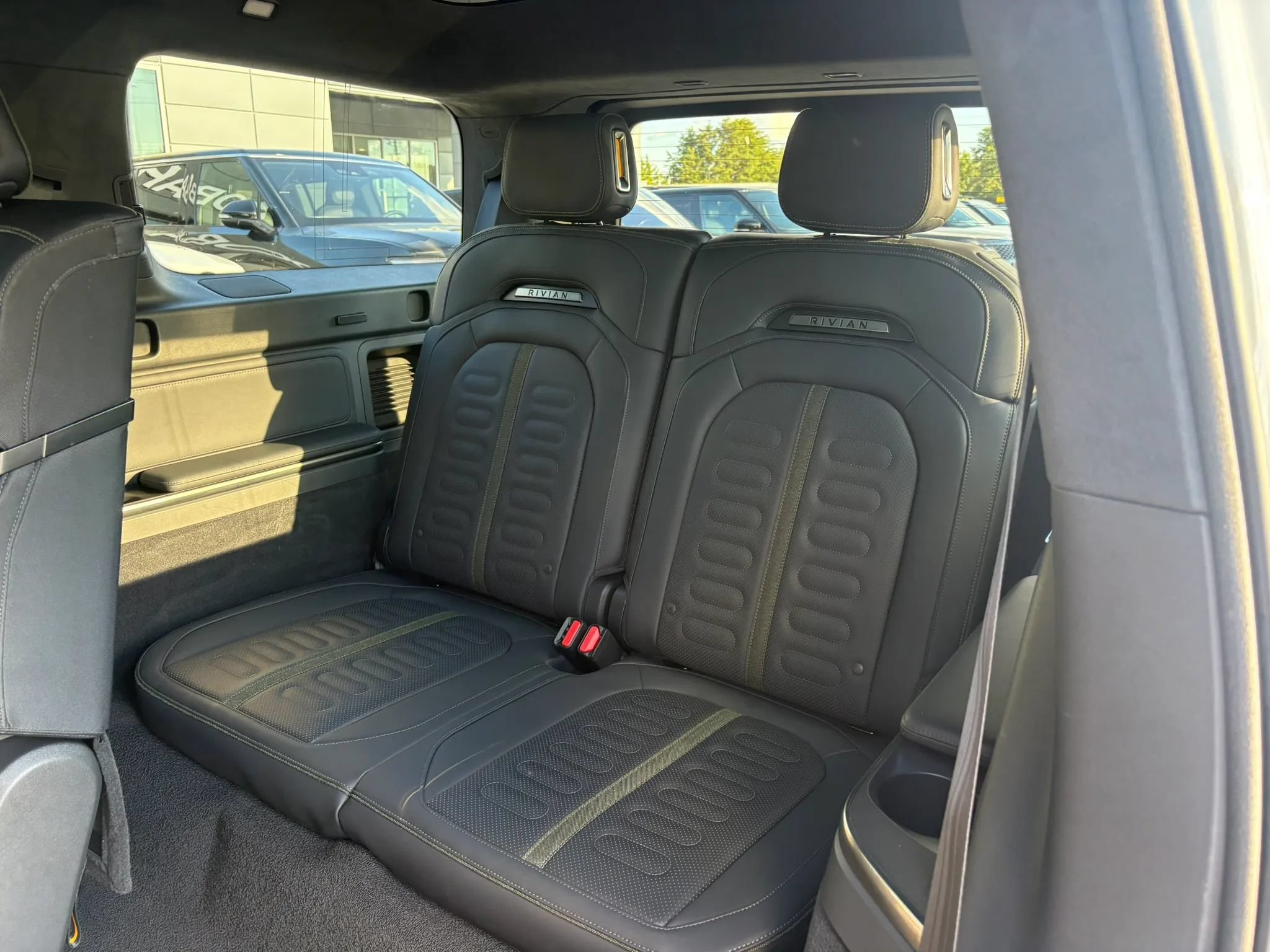 Used 2025 Rivian R1S Adventure Dual AWD/4WD image 11