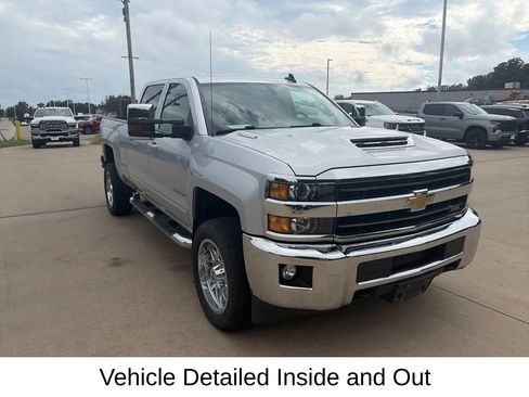 Used 2019 Chevrolet Silverado 2500 LT w/ LT Convenience Package AWD/4WD image 6