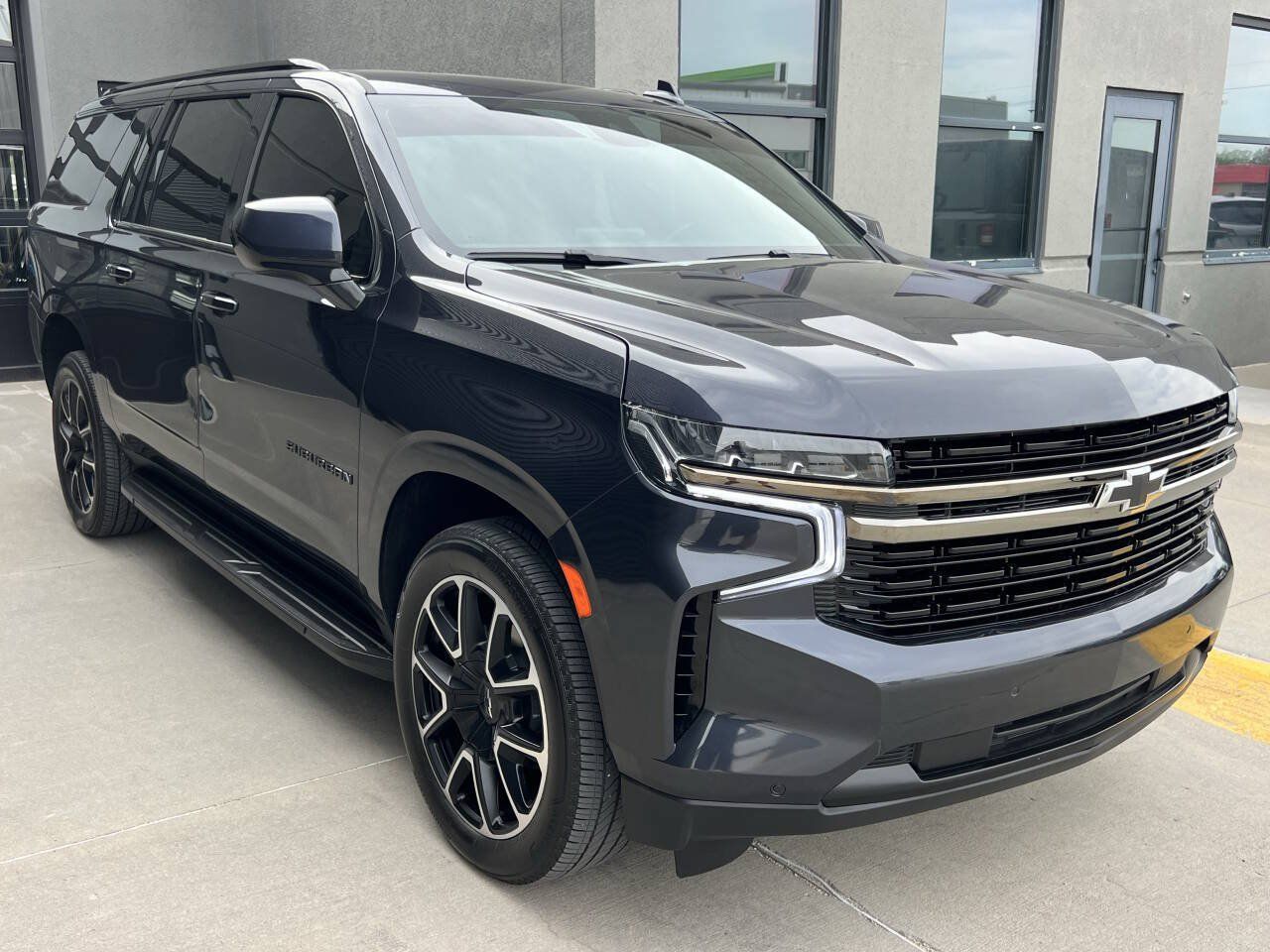 Used 2023 Chevrolet Suburban RST w/ Sport Performance Package AWD/4WD image 7