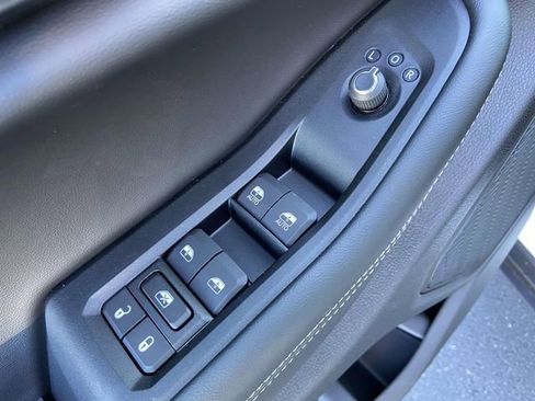 New 2025 Jeep Grand Cherokee Altitude image 17