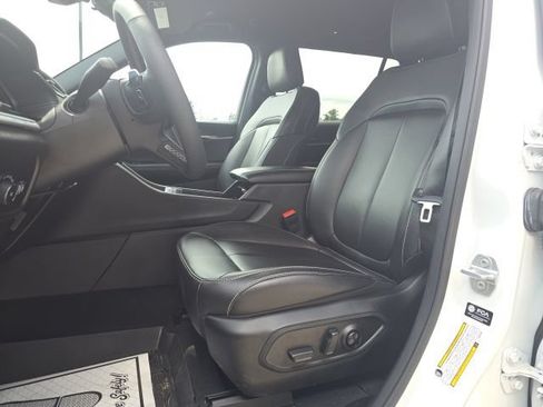 Certified 2025 Jeep Grand Cherokee L Limited AWD/4WD image 9
