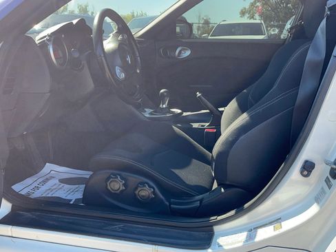 Used 2011 Nissan 370Z Touring w/ Sport Pkg image 12